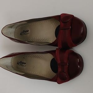 Hush Puppies maroon heel Size 9